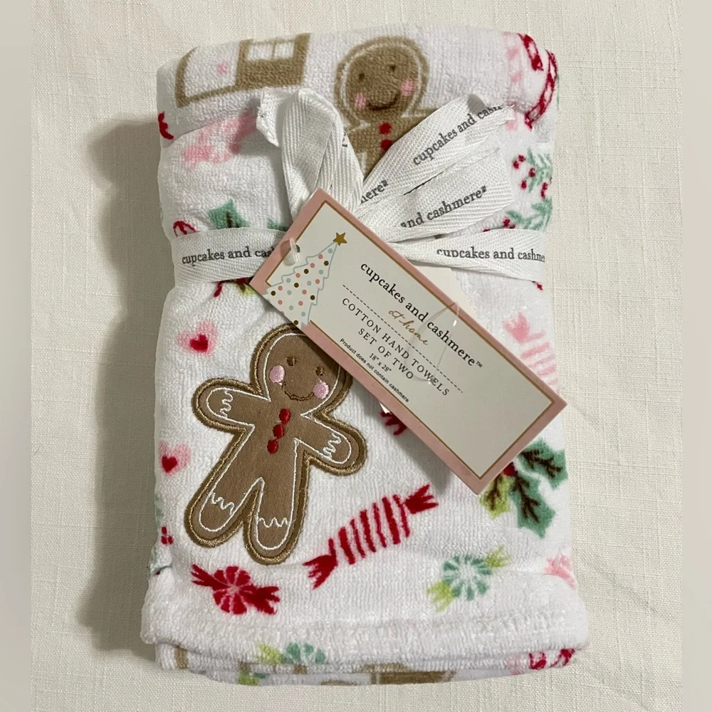 Cupcakes and Cashmere Sweet Christmas Treats Hand Towels- Set of 2 NWT